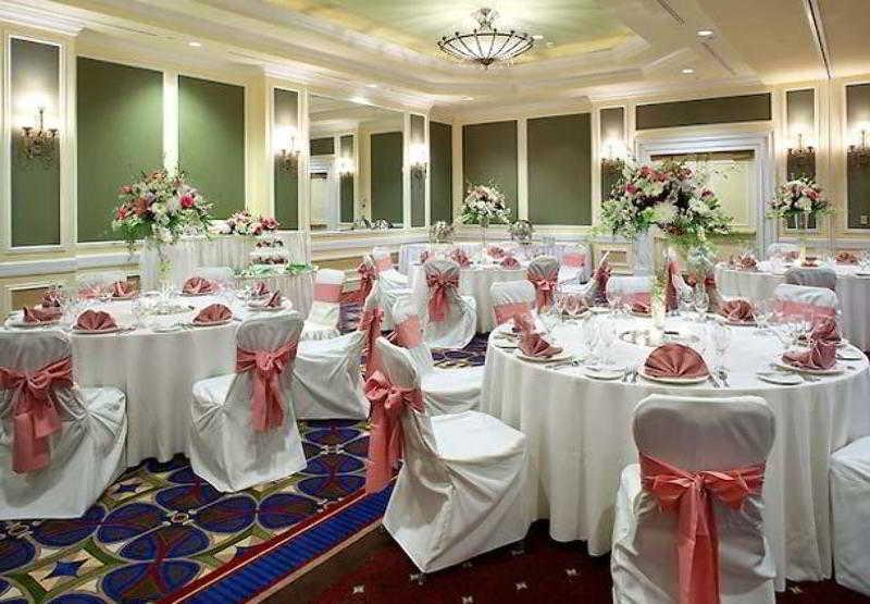 Renaissance Meadowlands Hotel Rutherford Restaurant photo